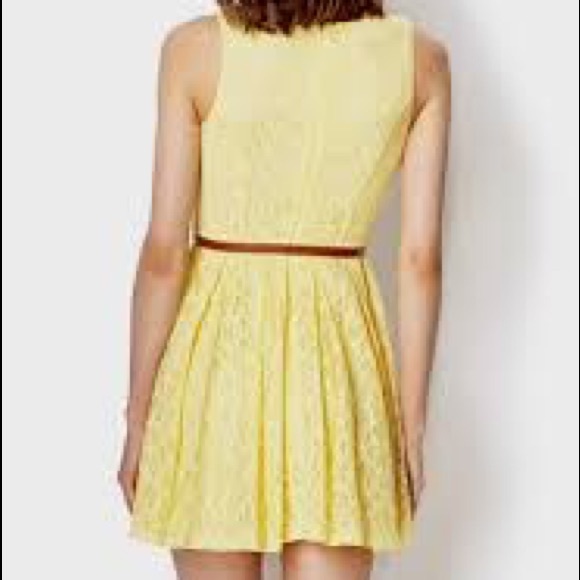 Sleeveless Spring Yellow Lace Skater Sundress - Picture 4 of 6